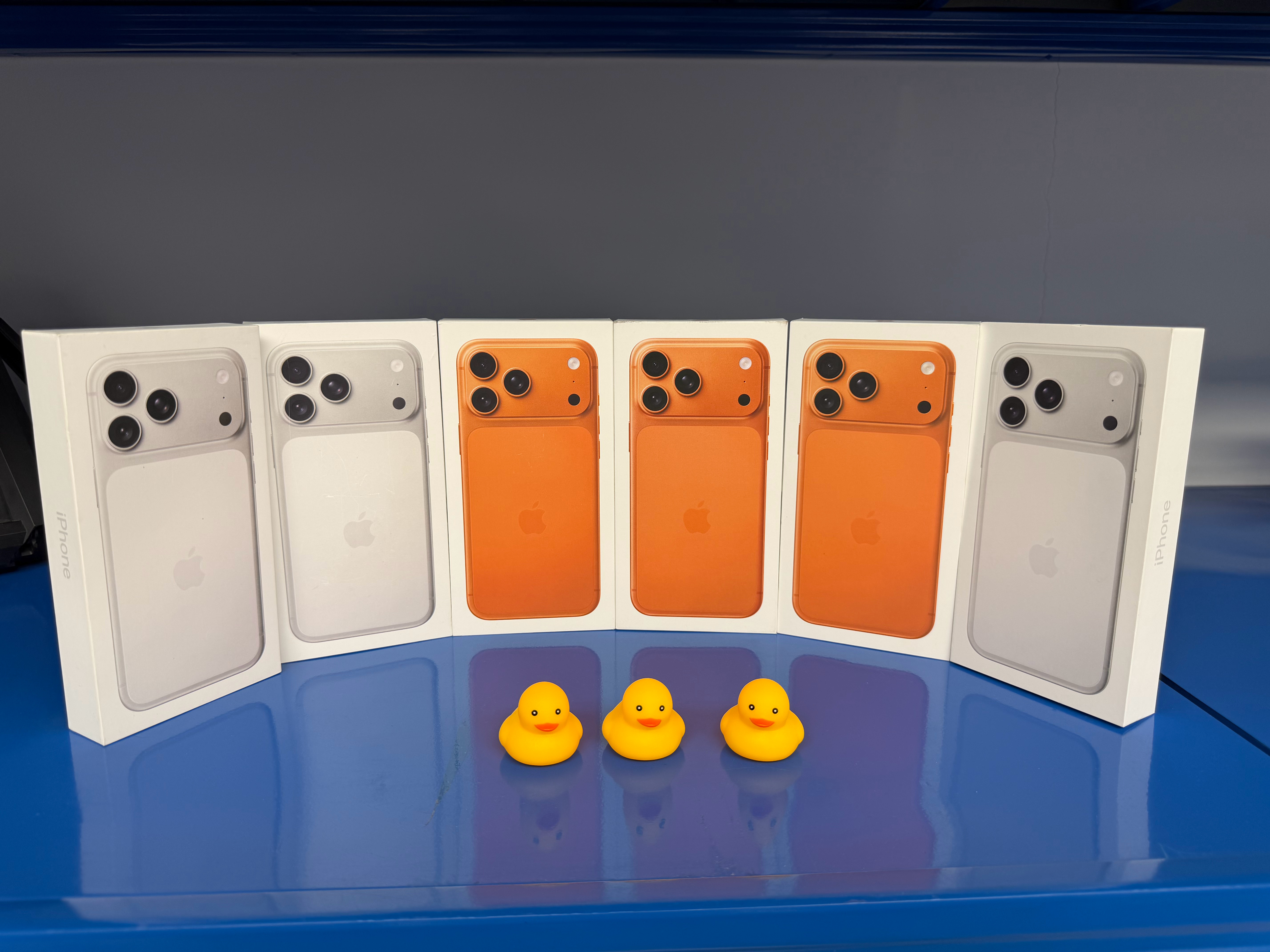 一个表哥说，手机只是打电话、微信、刷短视频、看小说，一两千的手机完全够用，真没必