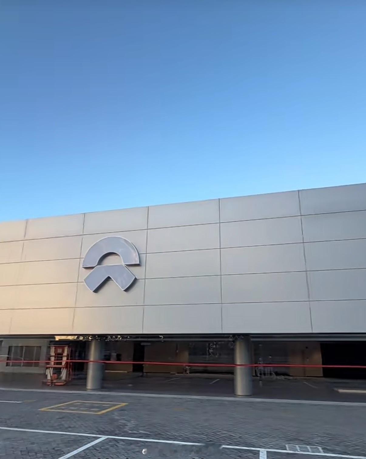 江苏盐城！又一家保时捷展厅改头换面，一下子就变身蔚来三品牌综合体验中心（SKY综