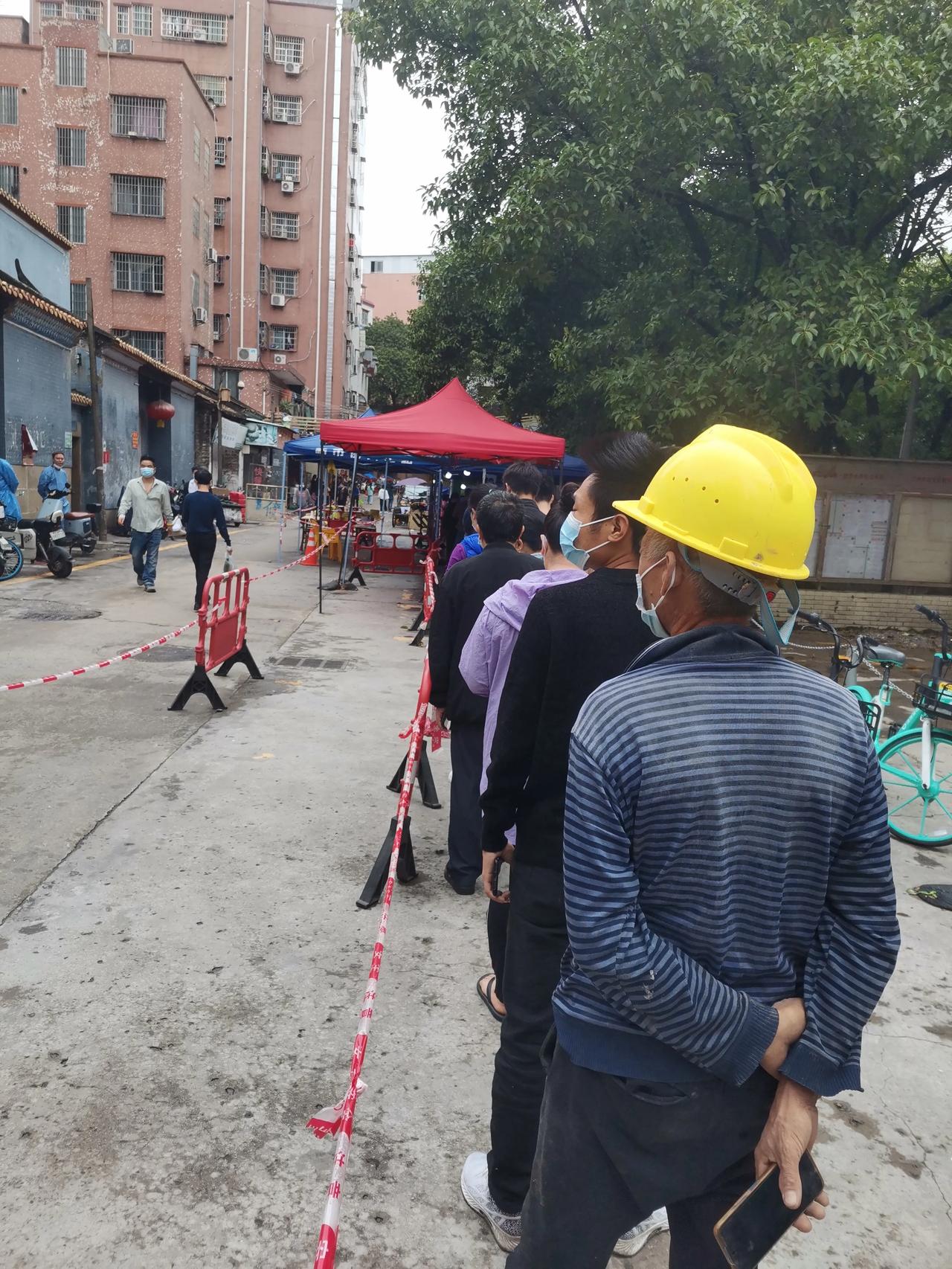 疫情 今天广州白云大般份都可以扫码进去，部分要出示平安白云才可以进入！