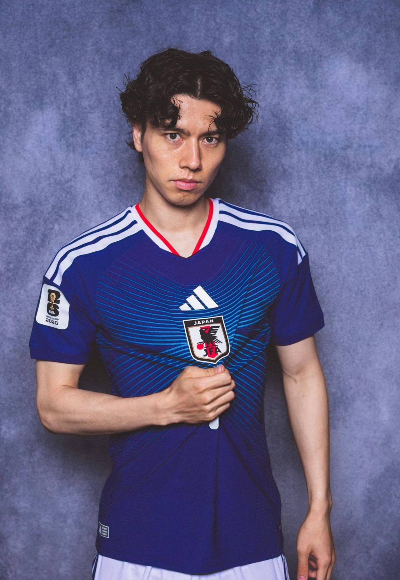 日本男足田中碧，失误被巴西绝杀！
田中碧没能及时出球，被巴西队抢断，完成绝杀！2