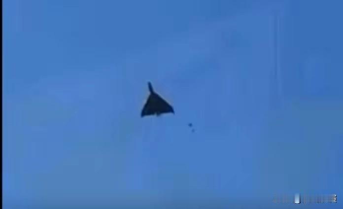 俄军开始使用沙赫德型攻击无人机作为FPV无人机的载体，已有沙赫德携带两架神风特攻