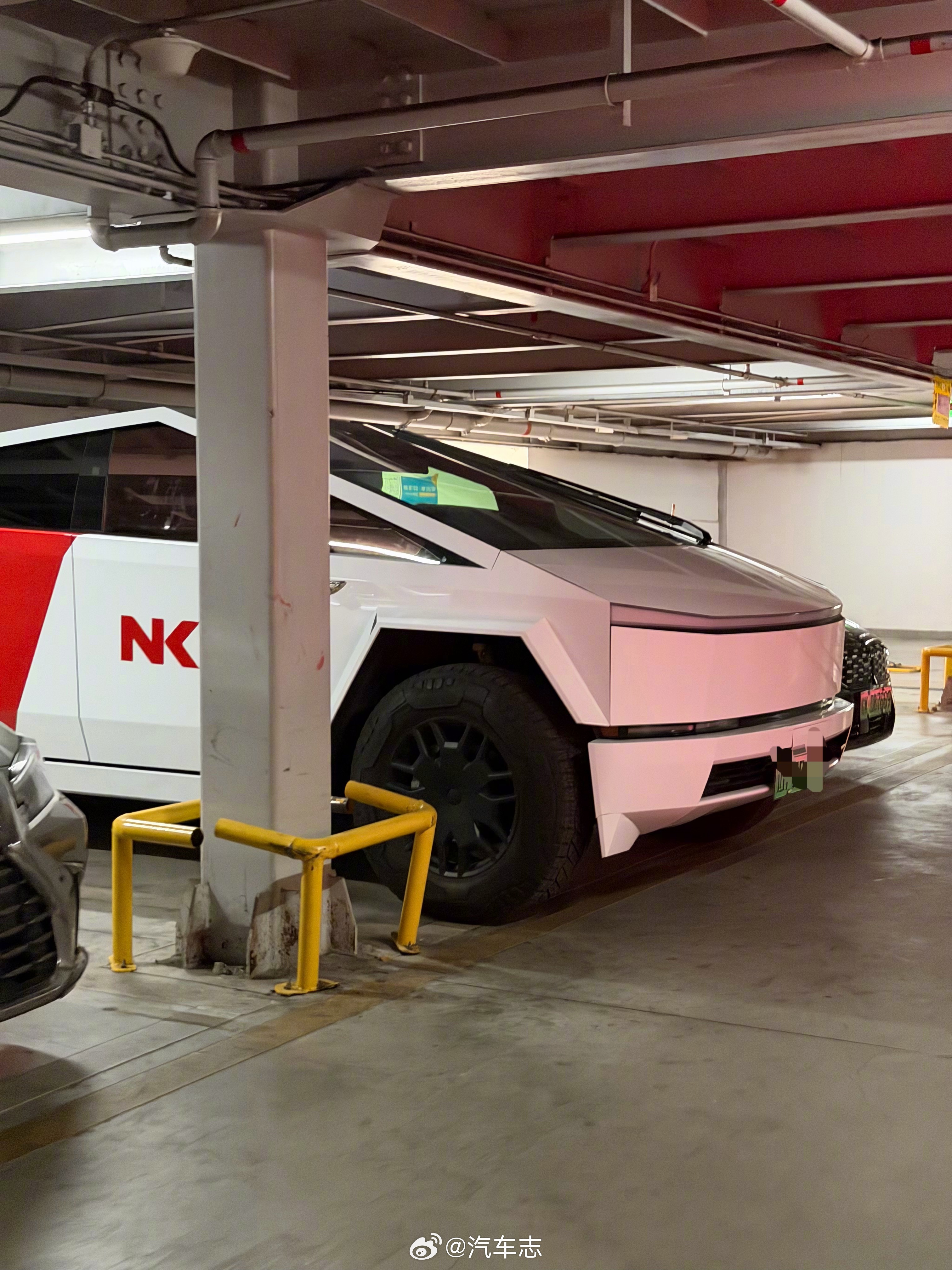 偶遇纯白Cybertruck辽H是哪里车牌？cybertruck