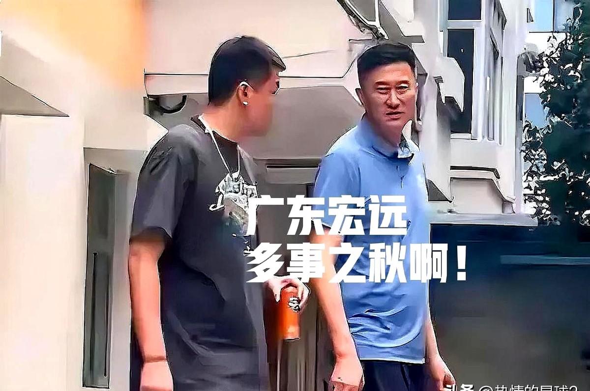 “宏远把黄荣奇都裁了，就为给新人腾地儿？”——昨晚这条留言刷屏。

杜锋确实拍板
