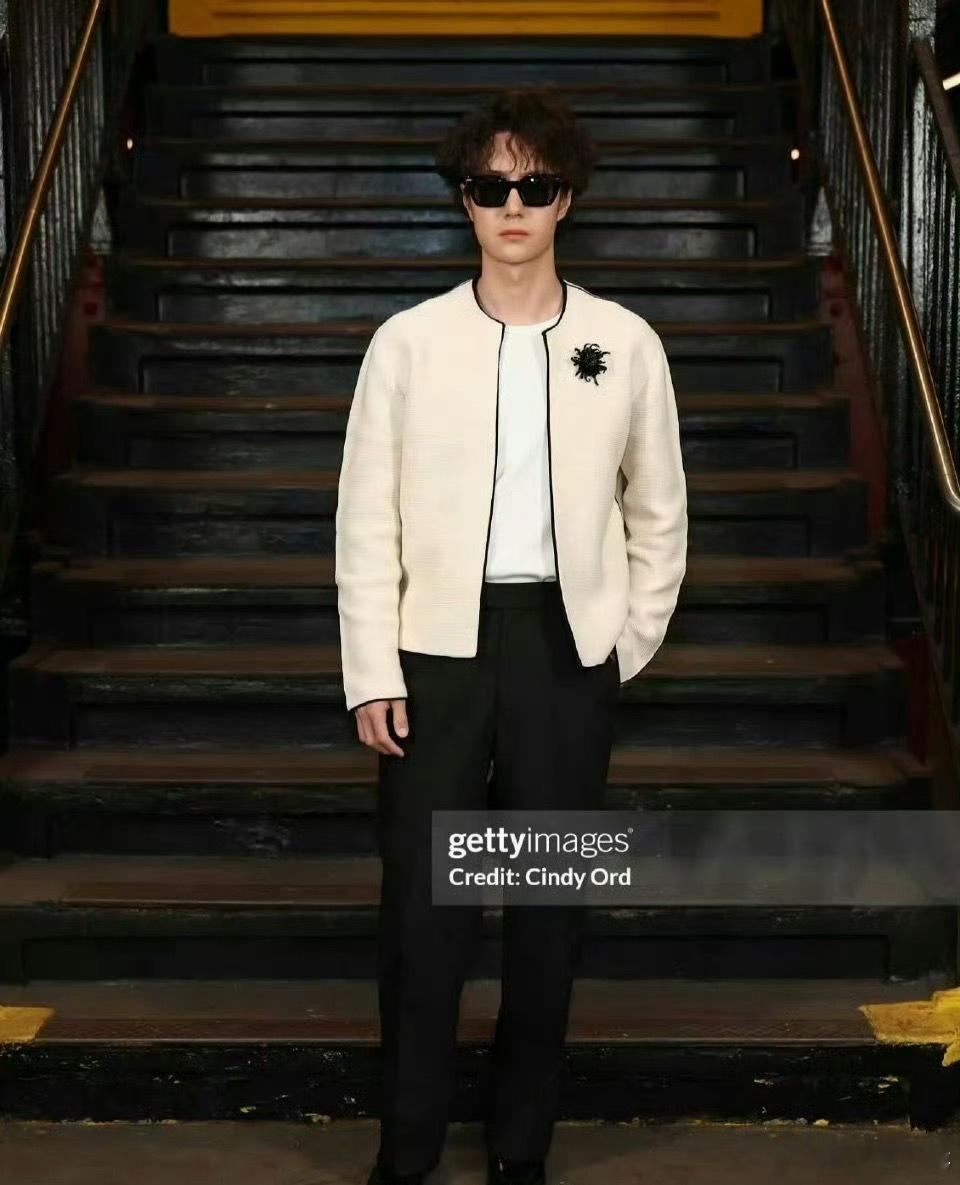 香奈儿大秀拉拉个X脸给谁看？ 