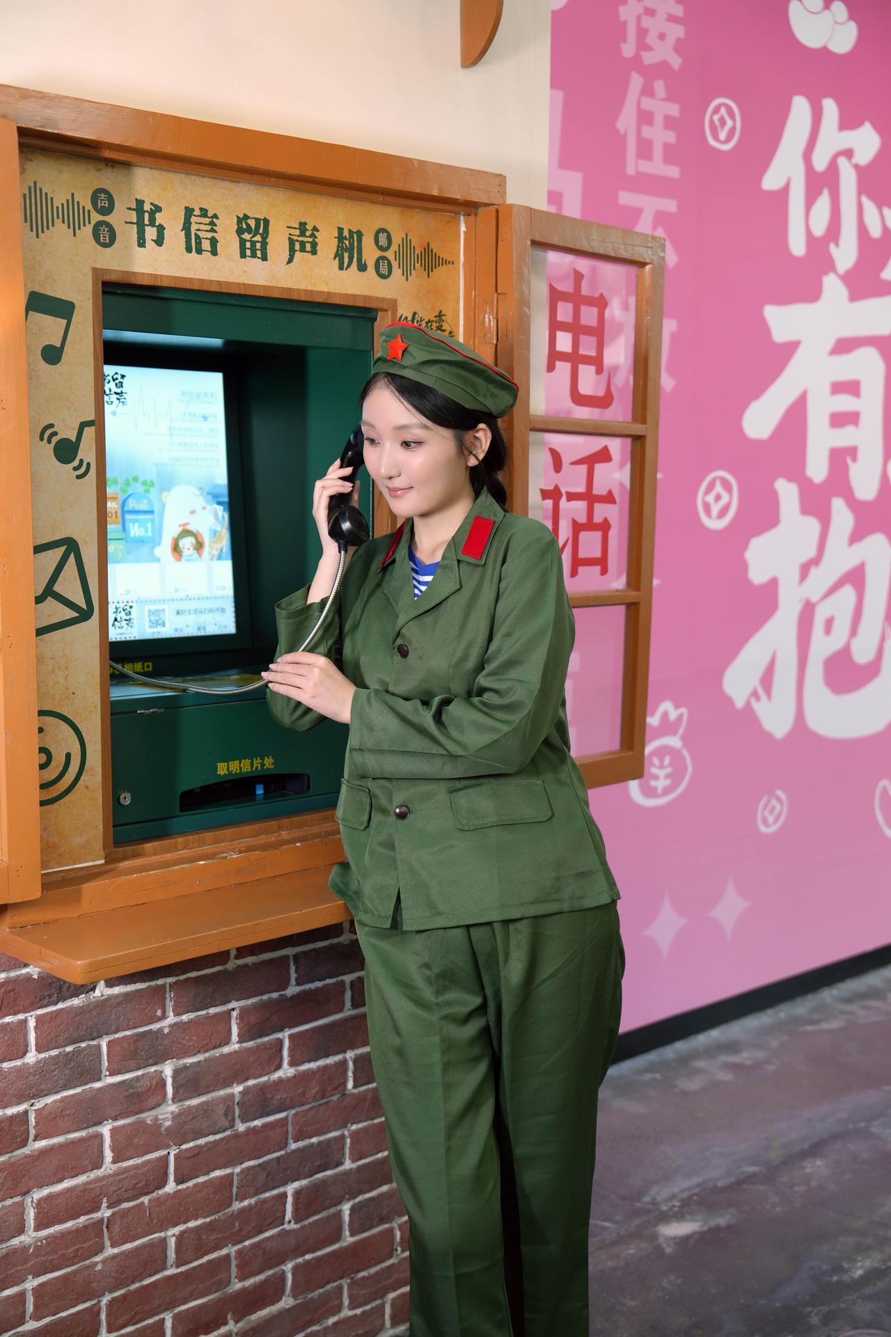 复古电话亭，穿越时空的通话📞