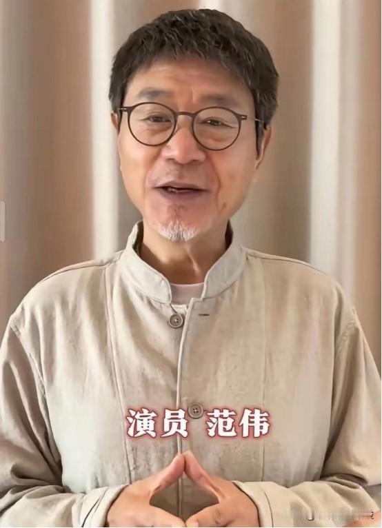 近日，64岁的范伟被拍，与曾经的他简直判若两人，现在的他可以用瘦骨嶙峋来形容了，