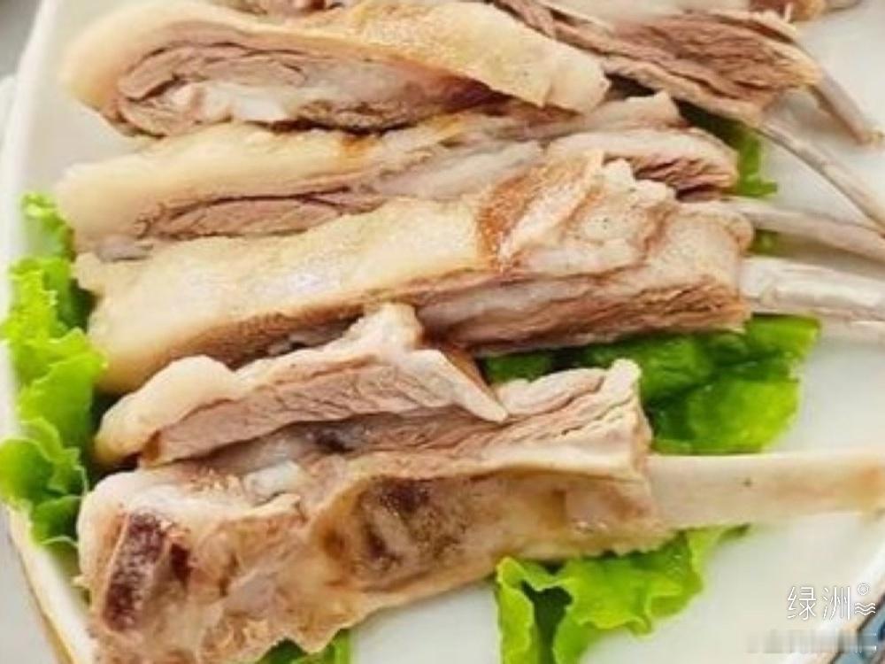 兰州云停手抓百年非遗 东乡手抓羊肉作为非物质文化遗产，其精髓不在菜谱，而在代代相