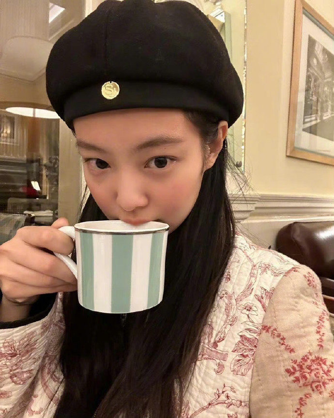 Jennie  好喜欢妮这种自信自由的感觉 