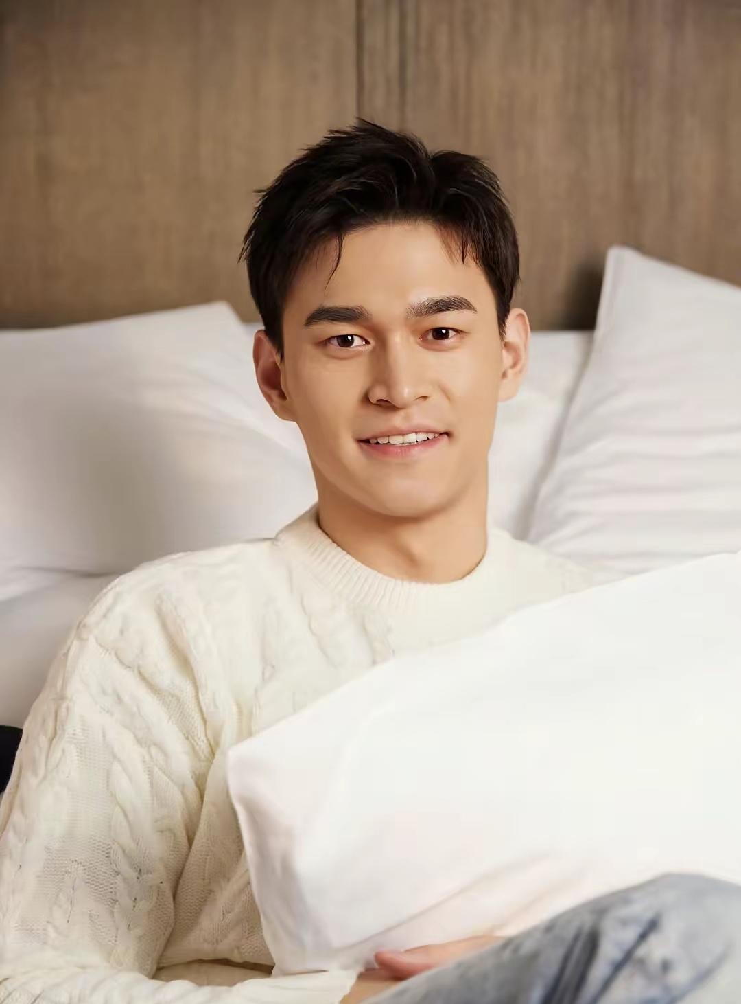 别再盲目羡慕孙杨了。
 
不是说他老婆豆豆不够优秀，而是这种“对外护短、对内较真