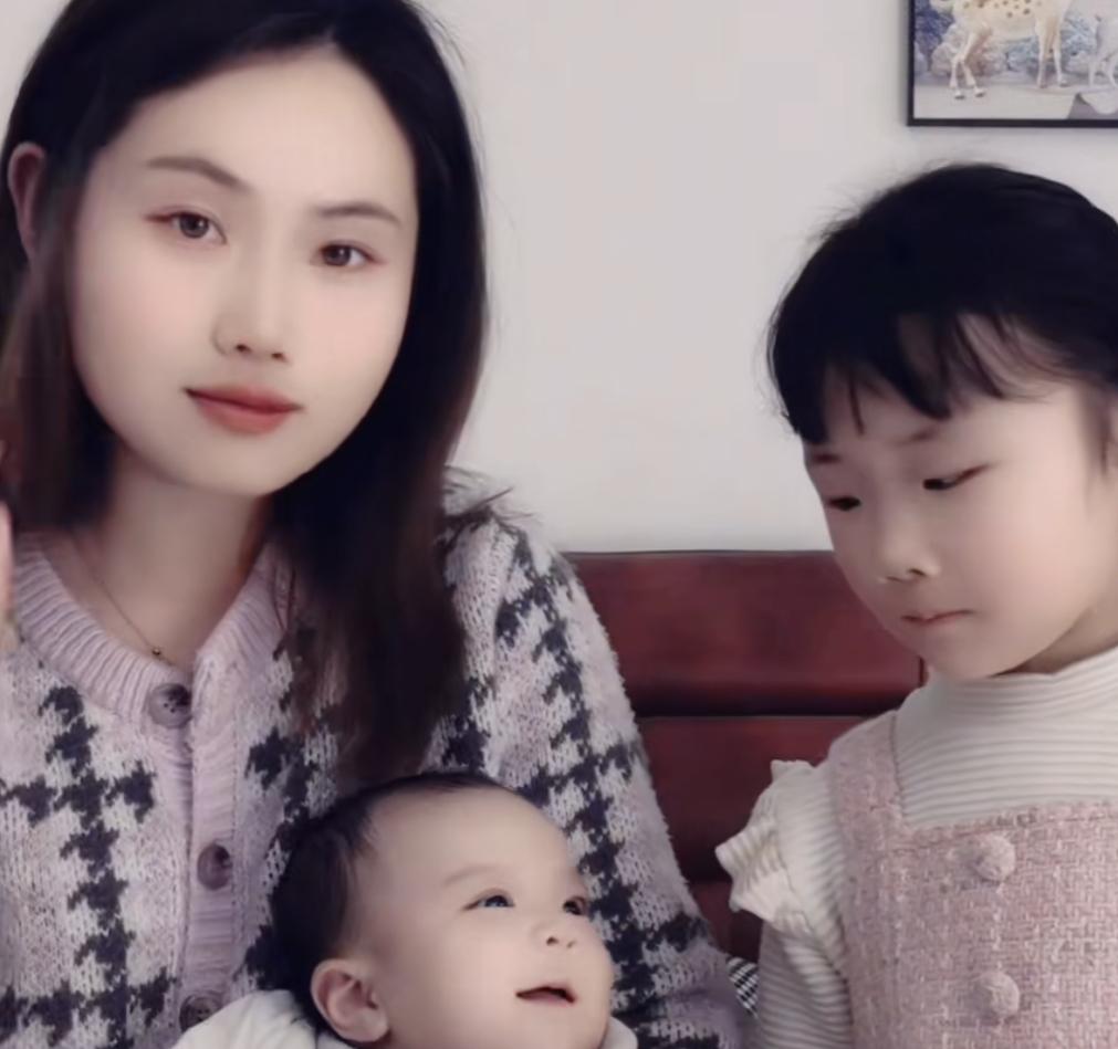 看完了一些替梁念霞说话的网友的言论，我才终于明白了梁念霞塌房的真相！
一直在网上