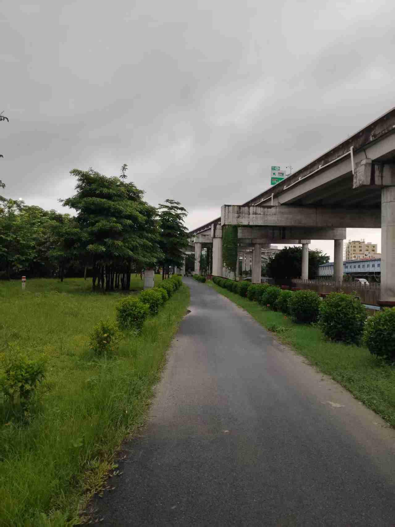 我的今日状态：😁轻松愉快
我这里的天气：☀️晴天
广州白云区今日乌云密布，没有