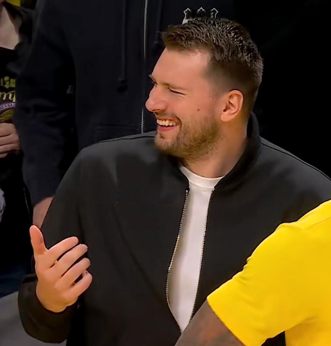 不用上班还能赢球，77笑兮了湖人战胜勇士洛杉矶湖人