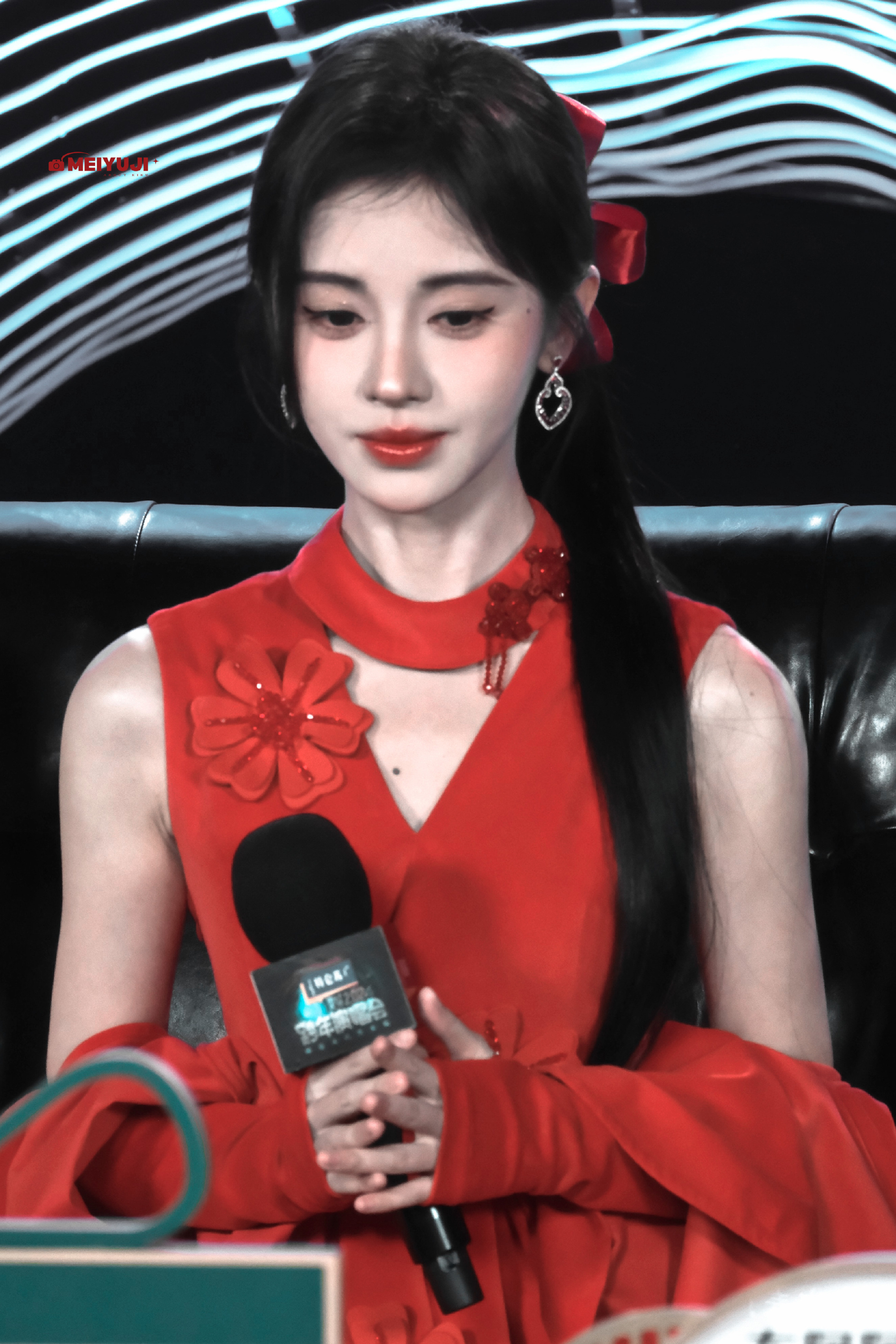 鞠婧祎澹台台 jjy鞠婧祎粉墨江湖 醒来万物皆是沉寂,唯有你是世间的一抹旖旎