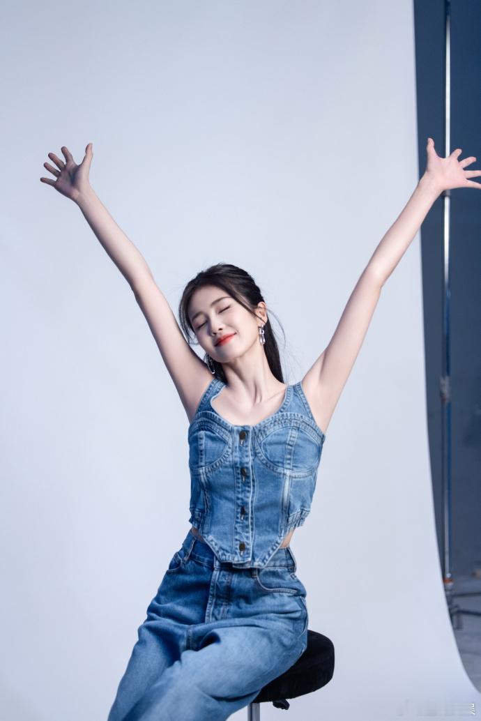 #白鹿不被束缚的穿搭look# 白鹿不被束缚的穿搭look，向内生长，向外而行，