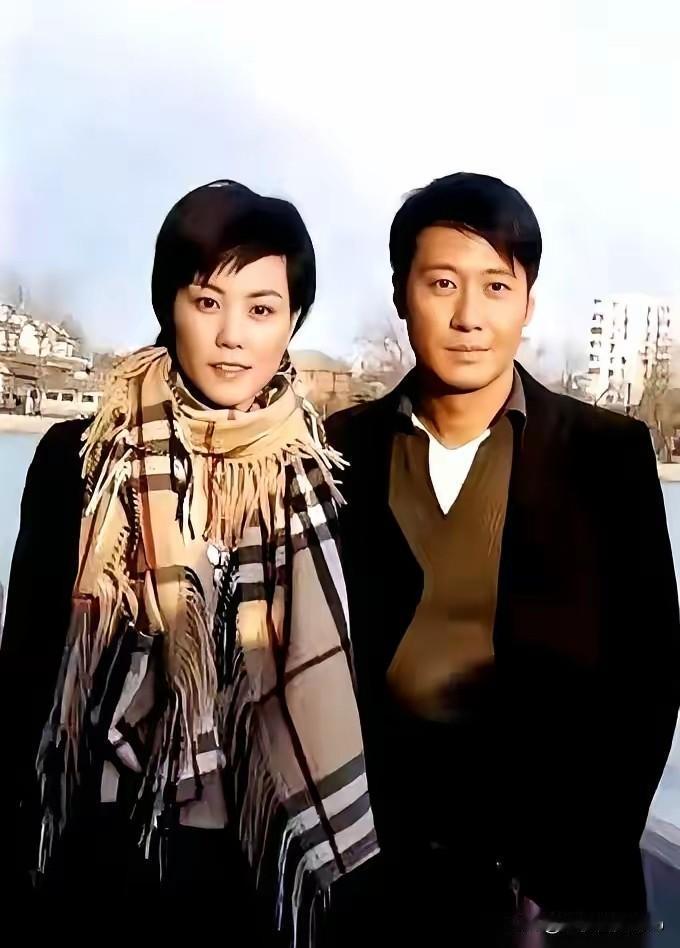 谁说大陆人土？
谁说北京人土？
这两位北京小土著一到香港
就引领着香港时尚潮流