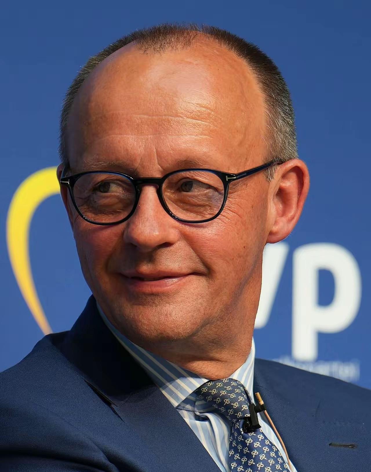 英国首相斯塔默刚宣布辞职，德国极右翼选择党先坐不住了。

6月22日直接公开喊话
