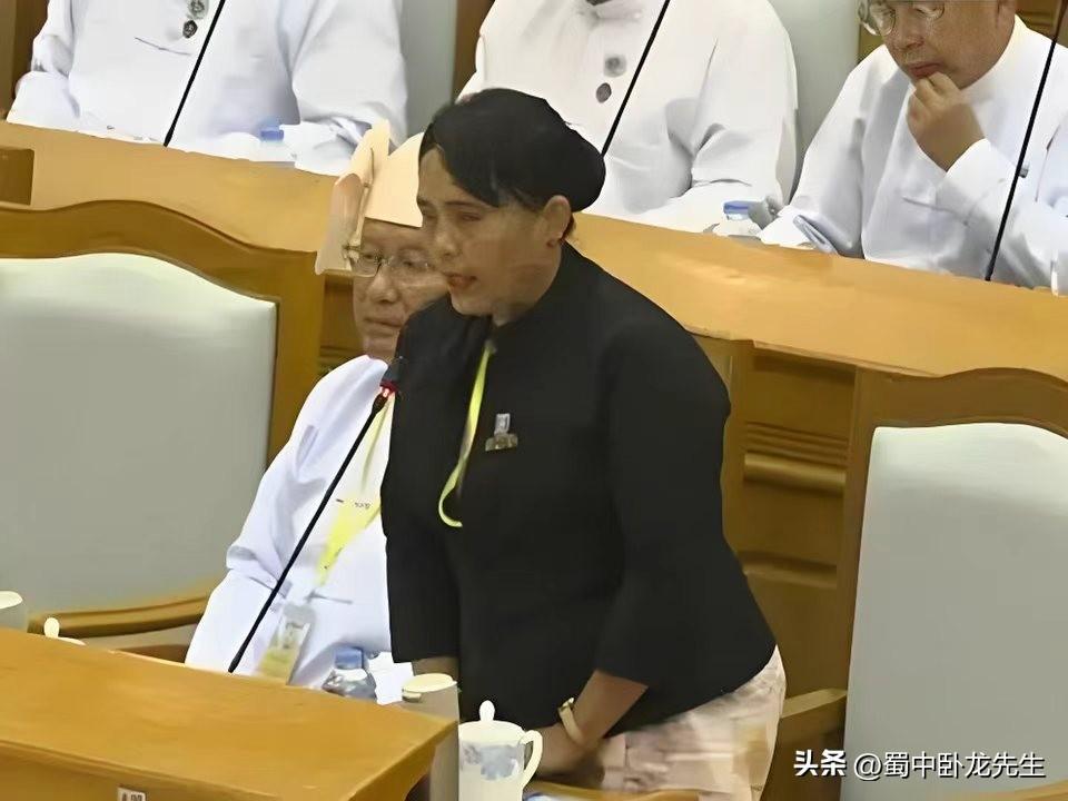 今天传来缅甸60个镇区军事管制延期提案已提交缅甸联邦议会的最新消息。据缅甸媒体2