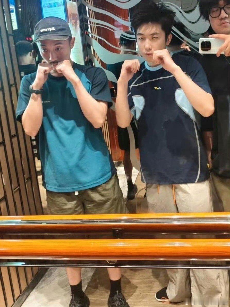 张兴朝说正好我们都有冰张兴朝李嘉诚一语双关 偶遇话题被张兴朝玩出花！一句“正好我