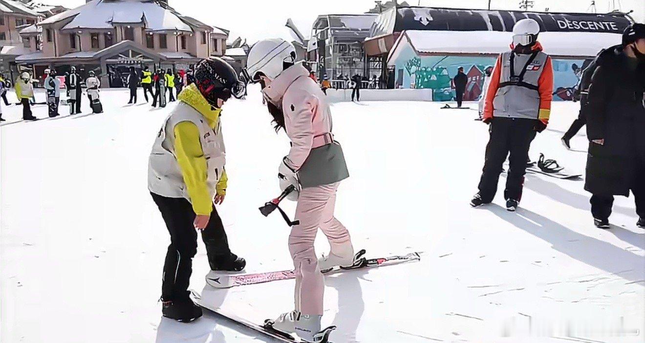 疑似赵今麦驯服四肢视频流出 从角色里的游刃有余到雪场上的“四肢内战”，赵今麦展现