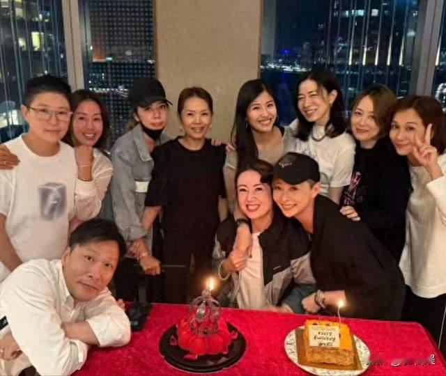 港星钟丽淇疑似进ICU，似步亡母后尘渐冻症 聚会合照露出端倪