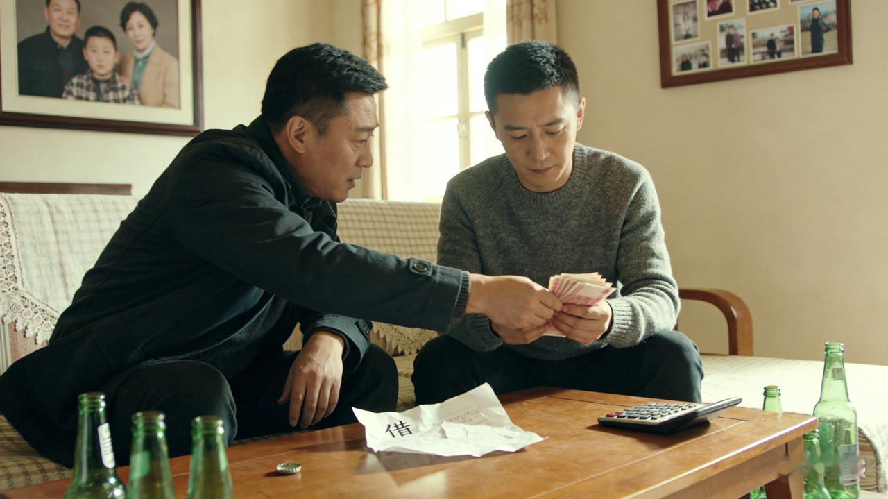 奉劝大家，以后借钱给任何人，不管是亲兄弟姐妹，都得先掂量掂量对方的人品和偿还能力