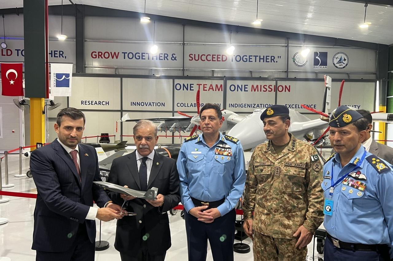 新闻快讯——中国稳居全球武器出口国第四位，巴基斯坦为其主要防务客户。