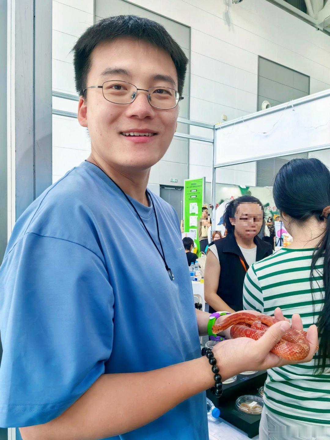 今天也是摸到真蛇了～ 