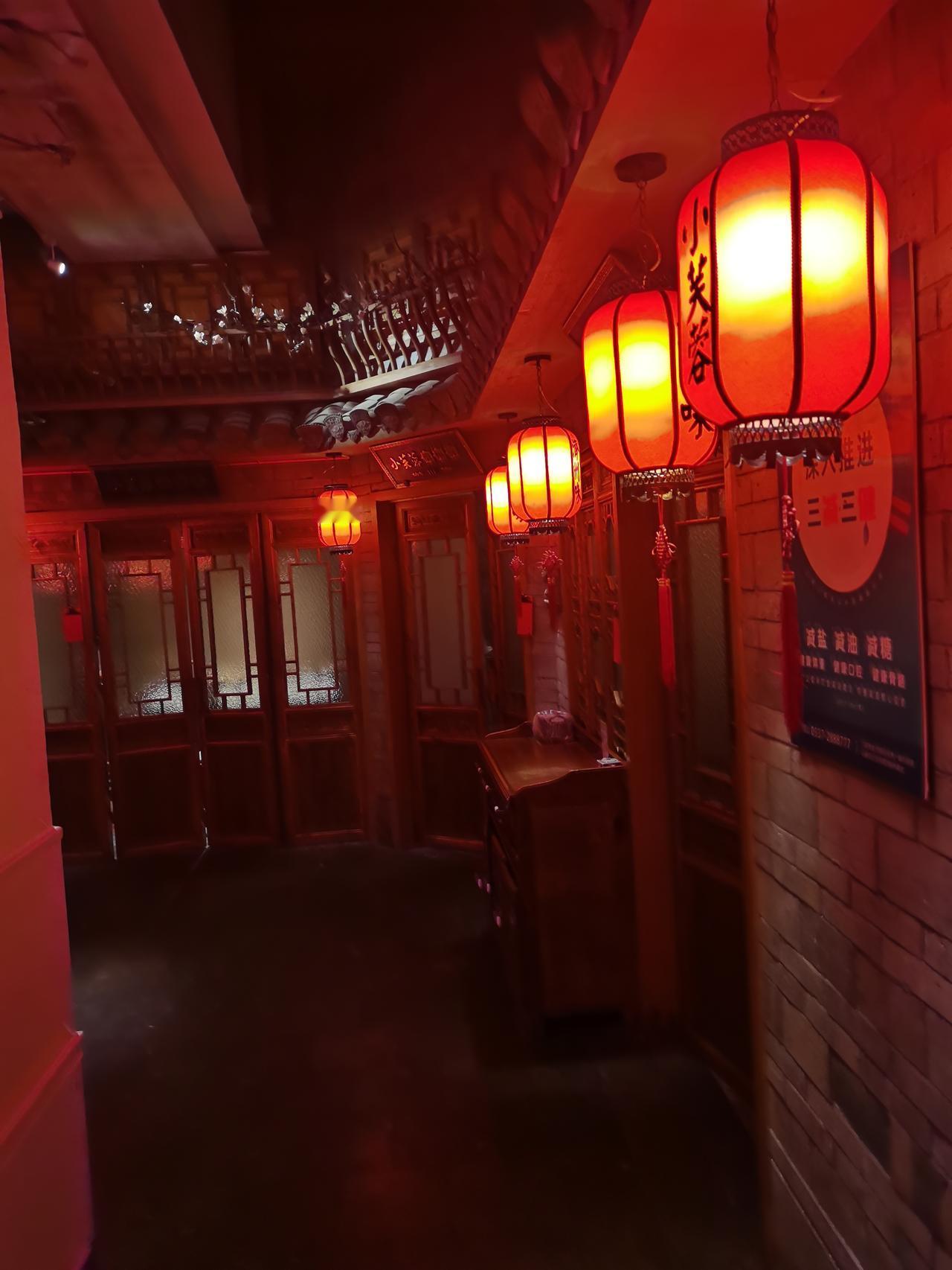 这个饭店是我来济宁第一天就餐的地方，没想到时隔月余，再次光临，已经关门大吉了！当