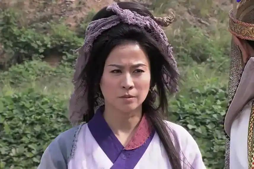 为什么现在好像所有人都不待见王宝钏了？看看她做的那些事。
 
先说她对至亲的态度