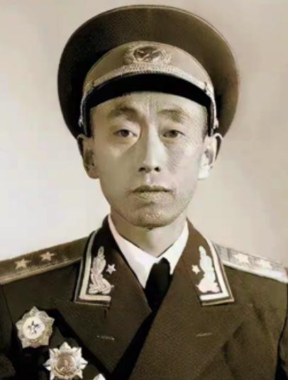 1983年，一位西路军老兵在医院看大门的时候，没招谁没惹谁，居然被人活活打死了。