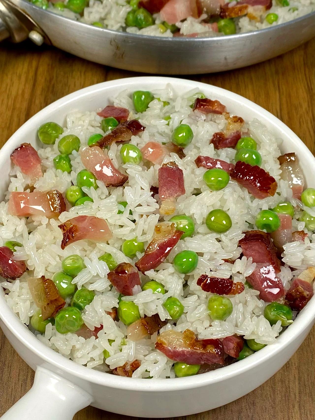 巨巨巨…巨好吃的炒饭！我可以吃一辈子！！
不允许还有姐妹没吃过这个豌豆腊肠炒饭，