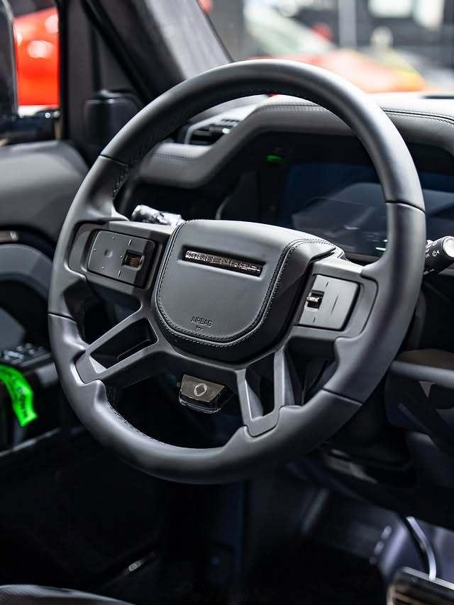 💰💰💰售价215.3万元路虎卫士OCTA黑武士