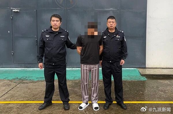 #店长助理借工作猥亵女员工被拘#【#女子被猥亵神色恍惚一店主见状报警#，涉事男子