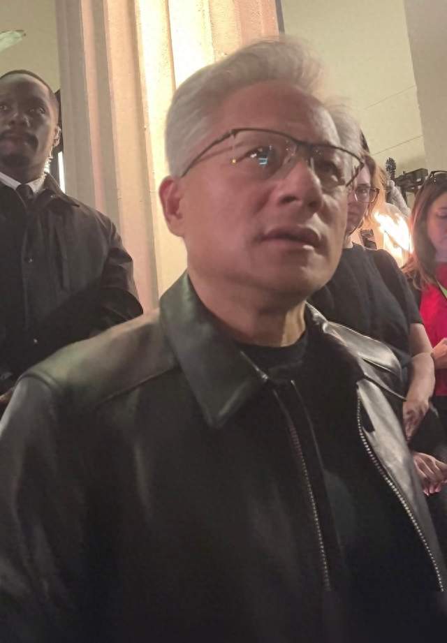 黄仁勋点醒欧洲：监管过度致算力落后