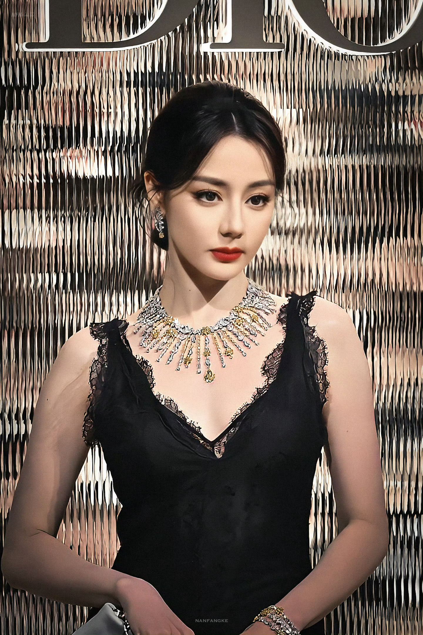 小迪今天佩戴的珠宝 Soleil Céleste日月星辰项链是护身符🥺今天也是