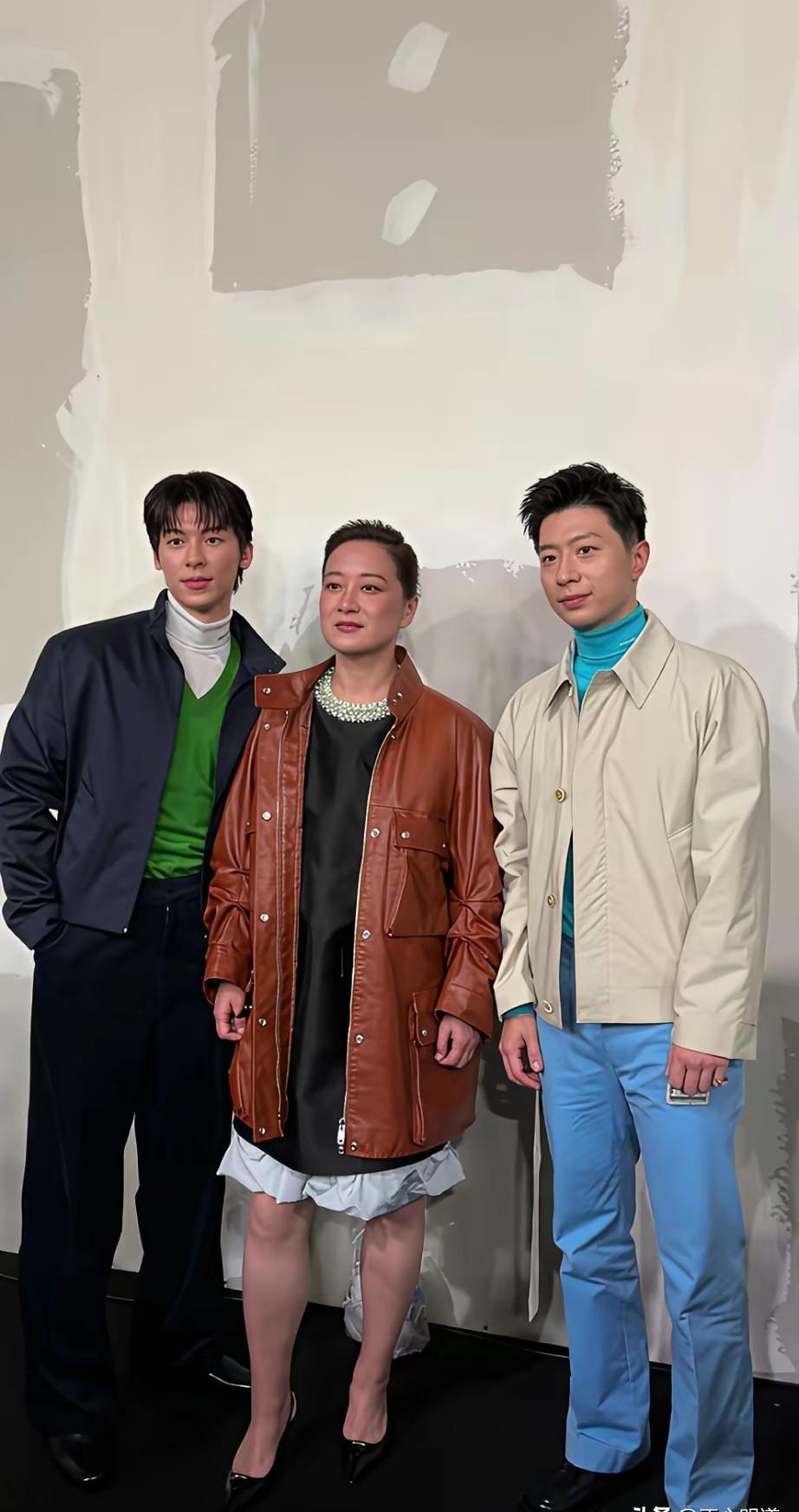 100斤。
这个数字砸下来，我自己都愣了半天。
就一年。
那个在春晚舞台上乐呵呵