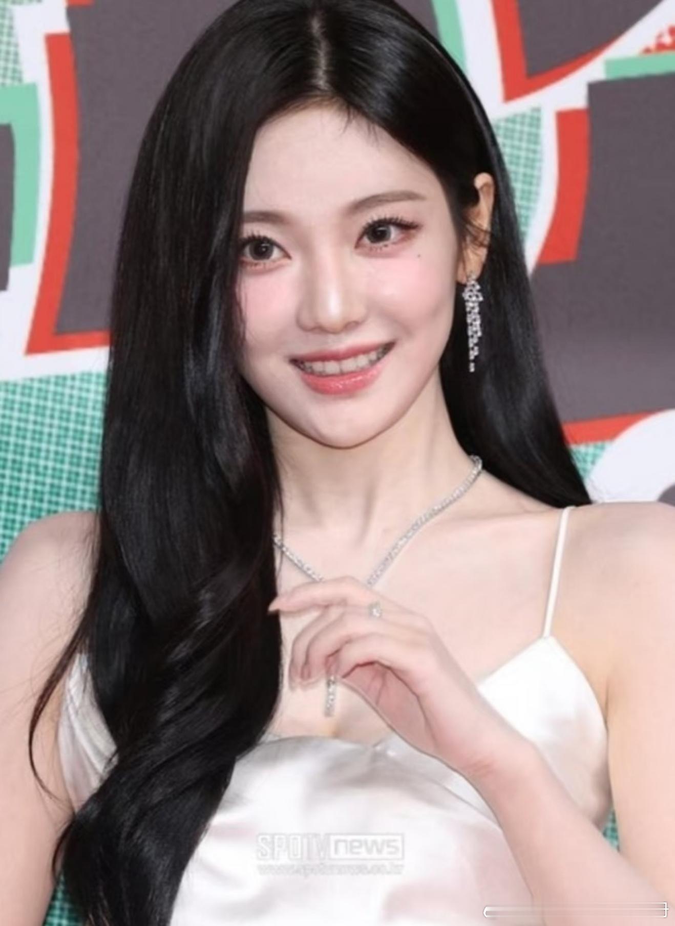 【一克拉】宁艺卓漏齿照片真的漂亮吗？ ​​​