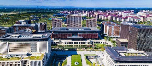 2017年，5100亿砸了进去，建设了一个面积相当于三个纽约市的新城——雄安。现