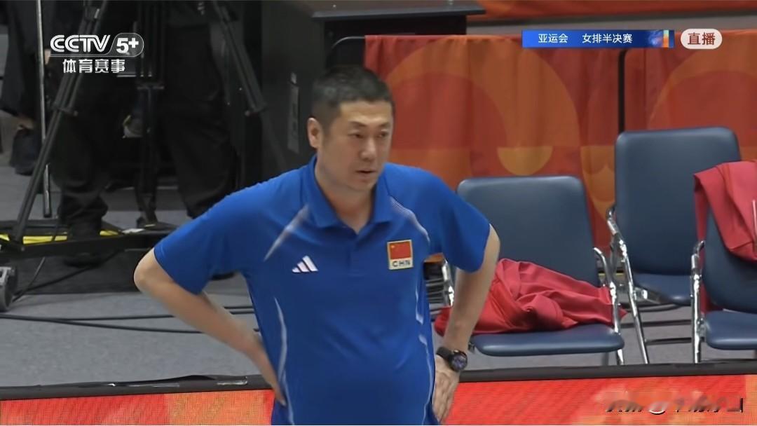 亚运会中国女排3-2险胜泰国女排，晋级决赛，复仇成功。
   万众球迷关注的，北