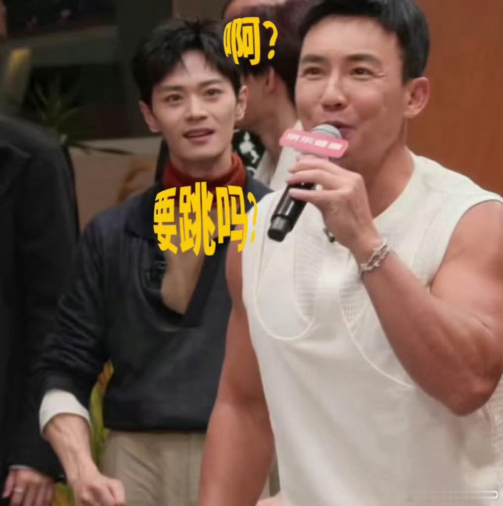 曹骏跳操一股正气曹骏从“社恐式抗拒”到“武术式投入”的戏剧性转变。他虽表面拘谨，
