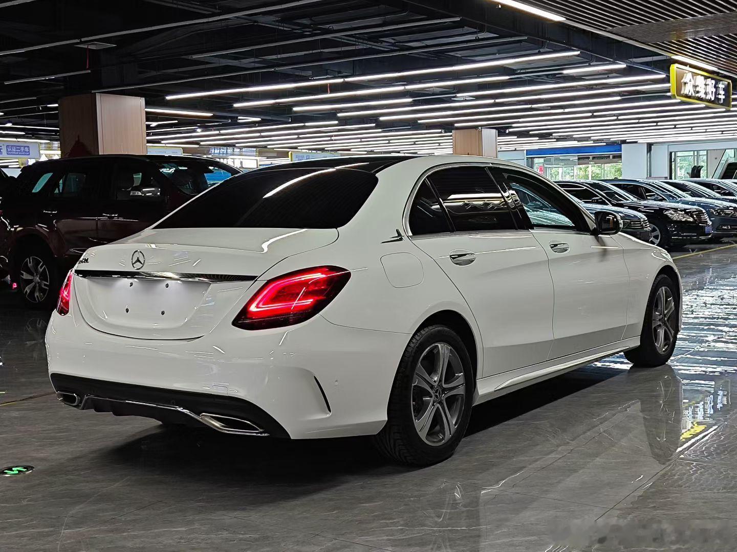 20年奔驰C260L，原版原漆，红色贴白色改色车衣，查博士S。亏本清仓，10个不