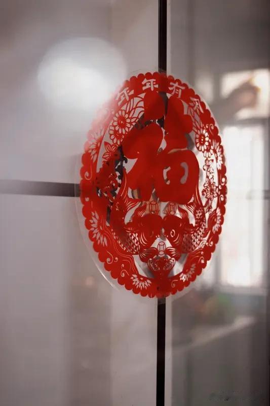 过日子要精打细算，该买的东西，该花的钱再多也要花，不该买的东西，不该花的钱再便宜