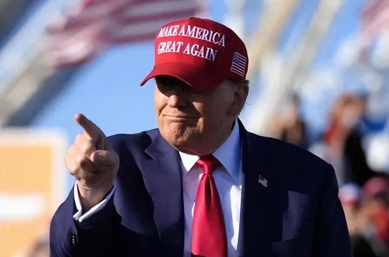 果然不出所料！
 
俄乌问题尘埃落定，特朗普要在中国家门口“落子”。
 
特朗普