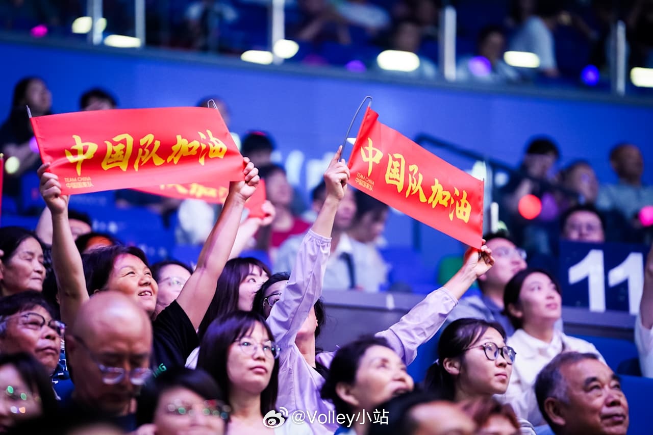 中国女排vs泰国女排首发阵容主攻：庄宇珊、董禹含副攻：陈厚羽、郭中楠接应：唐欣二