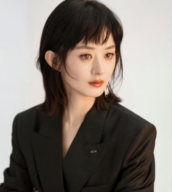1. 王一博就是个很正常的男艺人，没什么乱七八糟的事，私生活干净清爽，挺注重生活