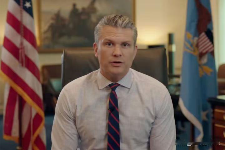 美国防部长皮特·海格塞斯发视频抨击哈佛，称该大学是“觉醒”的，并终止合作。
“太