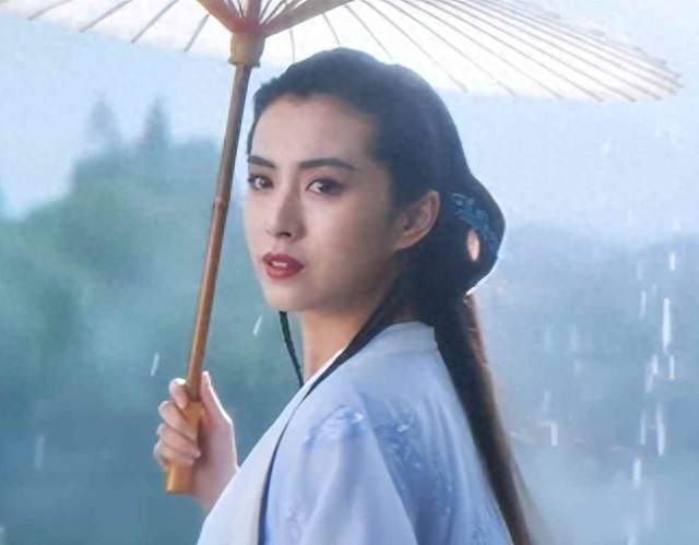 世人都叹她情路悲惨，王祖贤却说：退圈不是被迫，只是厌倦浮华