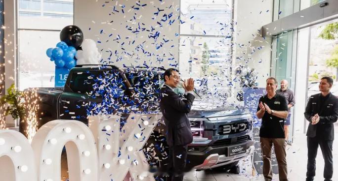 比亚迪皮卡 出海里程碑比亚迪在澳大利亚交付第100000辆新能源车，交付的车型是