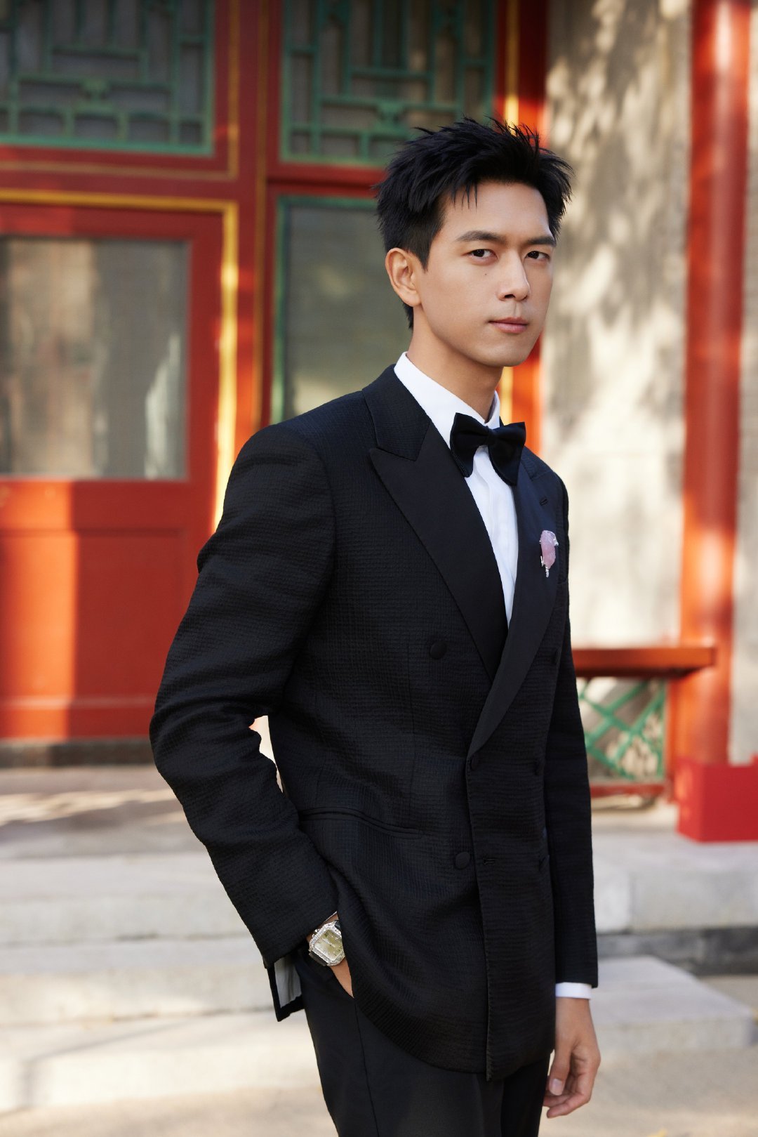 李现李现雾里青 lx李现孟弗渊 西装之下藏着柔软心肠孟弗渊的偏爱润物无声，《雾里