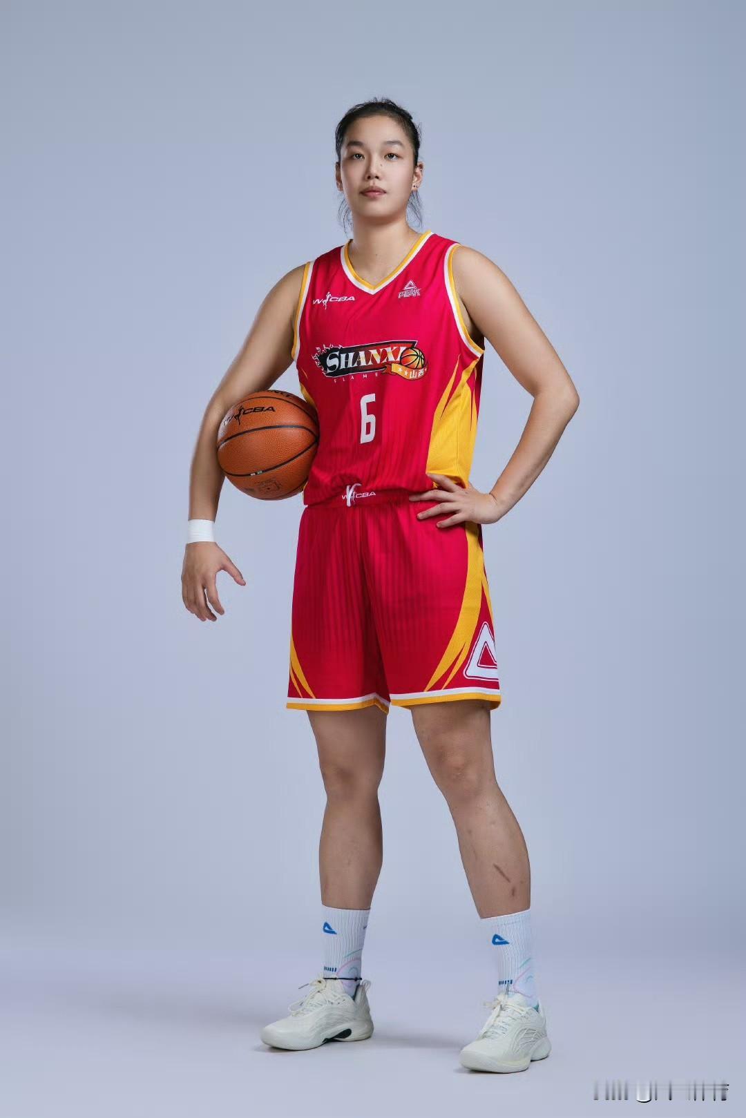 山西女篮新赛季定妆照出炉！

本赛季山西女篮这次可是下了血本，官宣张茹等7名球员